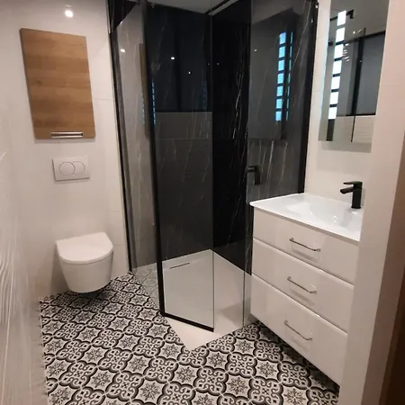 Climatise Lantanas 2 Adultes 2 Enfants Le Lavandou