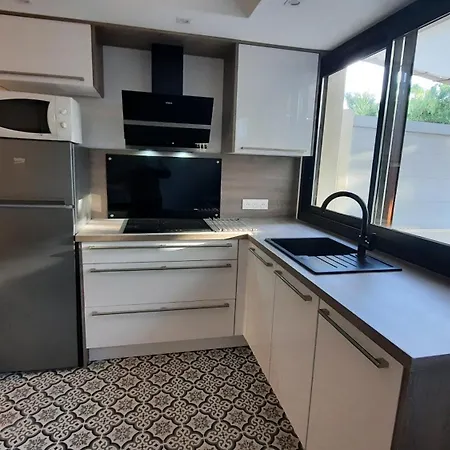 Apartment Climatise Lantanas 2 Adultes 2 Enfants Le Lavandou