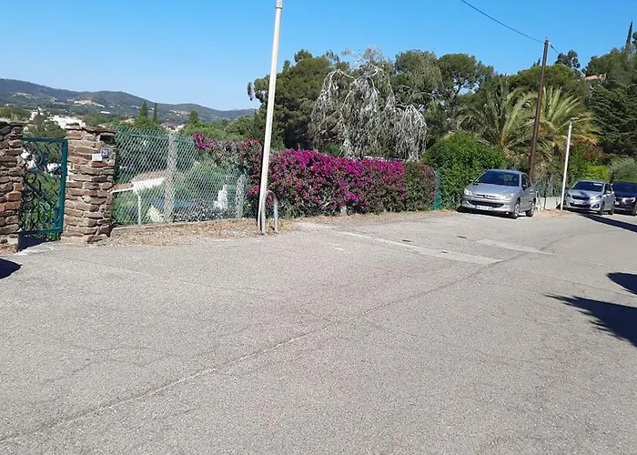 Climatise Lantanas 2 Adultes 2 Enfants Le Lavandou